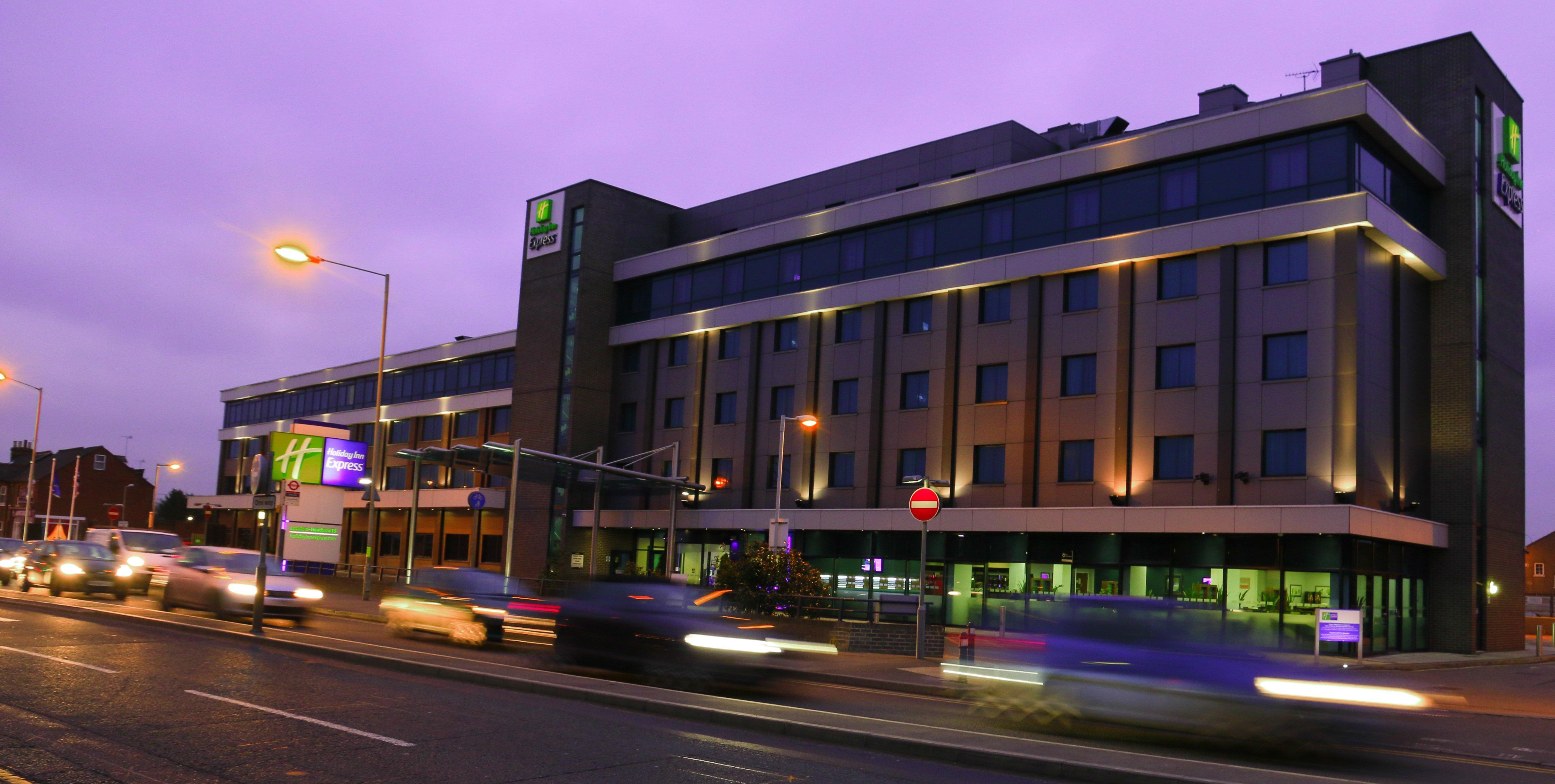 Holiday Inn Express London Heathrow T5, An Ihg Hotel Slough Exterior photo